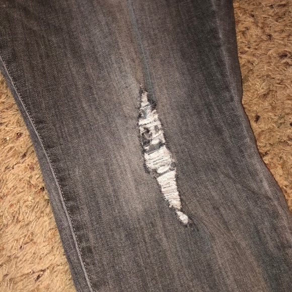NEVER WORN🔥Women’s Old navy RockstarMidrise Jeans - Picture 3 of 7